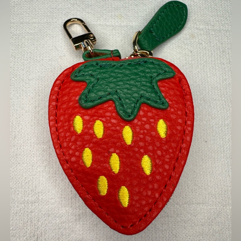 Cute New Strawberry-Shaped Red and Green unisex bag charm AirTag holder